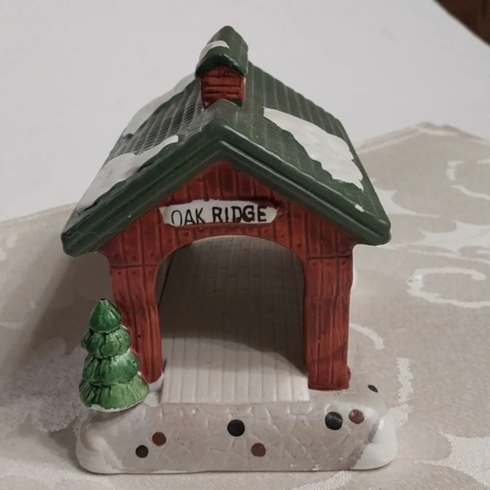 Lemax Dickensvale Vintage 1991 Porcelain Oak Ridge‎ Covered Bridge Hand Painted
